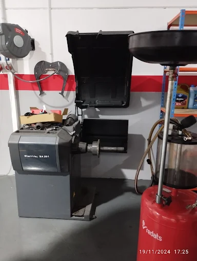 Vehículo en reparación en GHAutotech